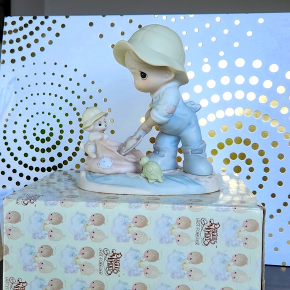 1993 Nothing Can Dampen The Spirit of Caring Precious Moments Figurine